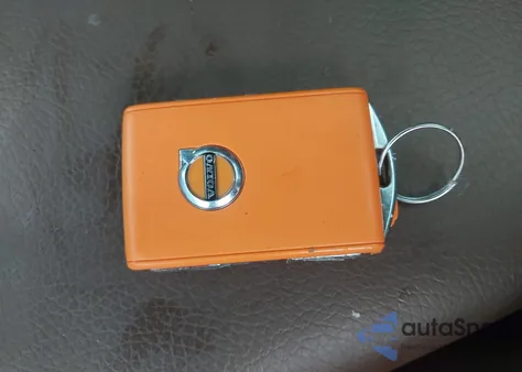 2021 Volvo Xc60 T5 Momentum z USA, uszkodzony, nr VIN YV4102RKXM1759014